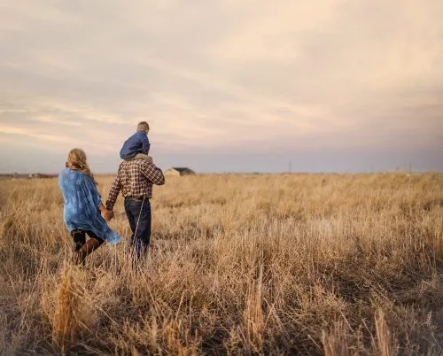 Uniag Cooperative - A family in a field