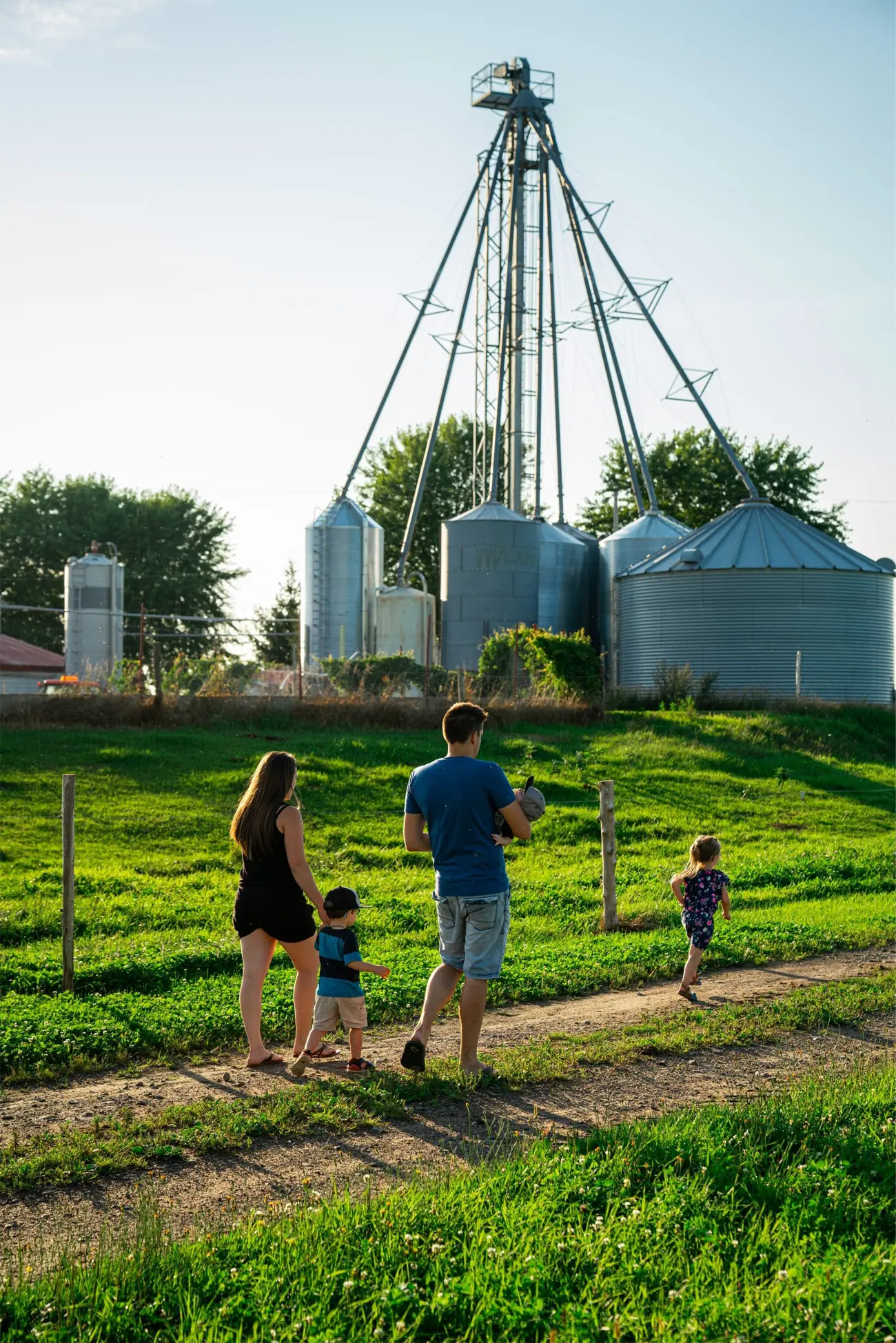 Famille sur une ferme – Uniag Coopérative | Family on a farm – Uniag Cooperative