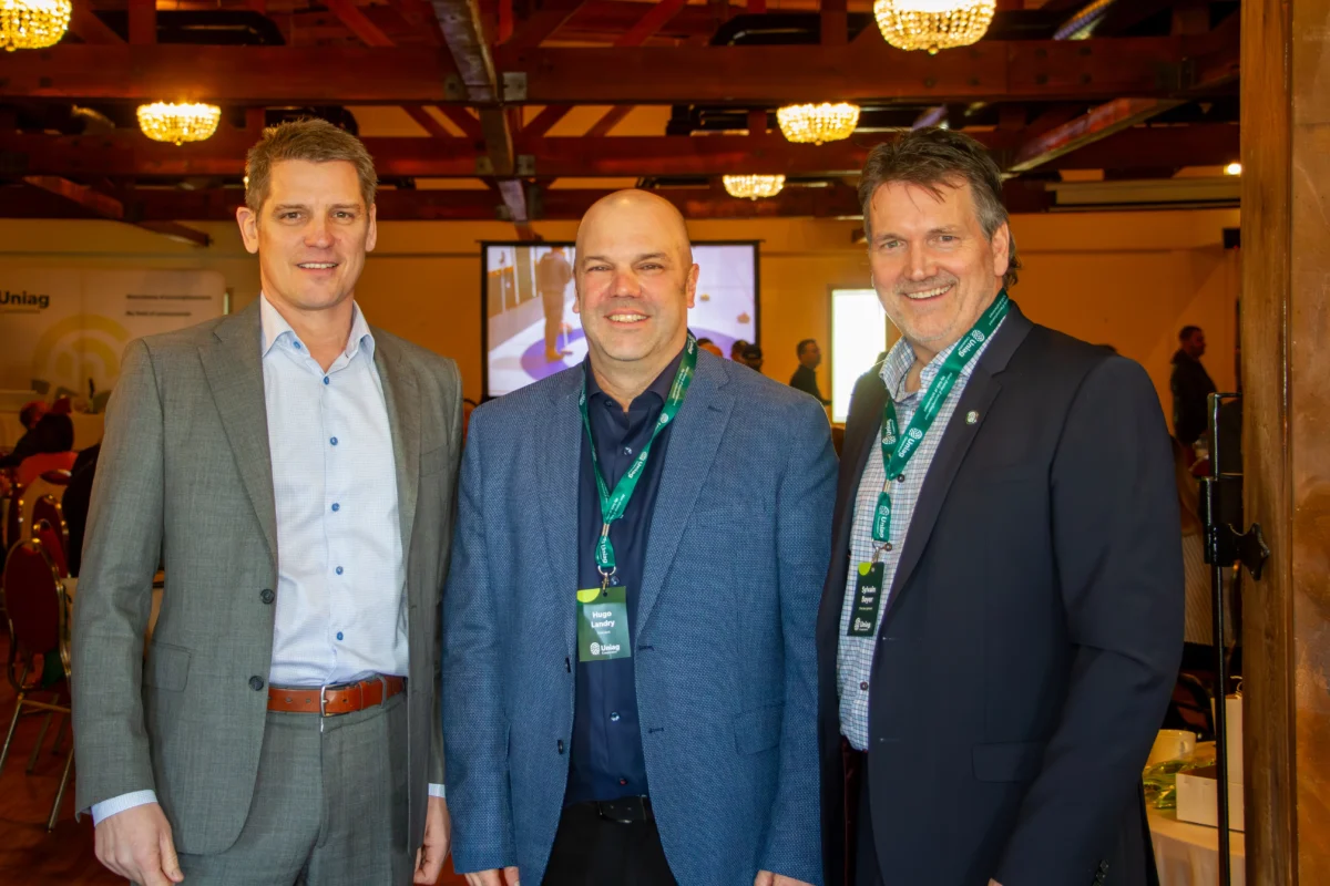  alt="La direction lors de l’Assemblée générale 2024 - Casper Kaastra (Sollio Agriculture), Hugo Landry (Uniag) et Sylvain Boyer (Uniag)."